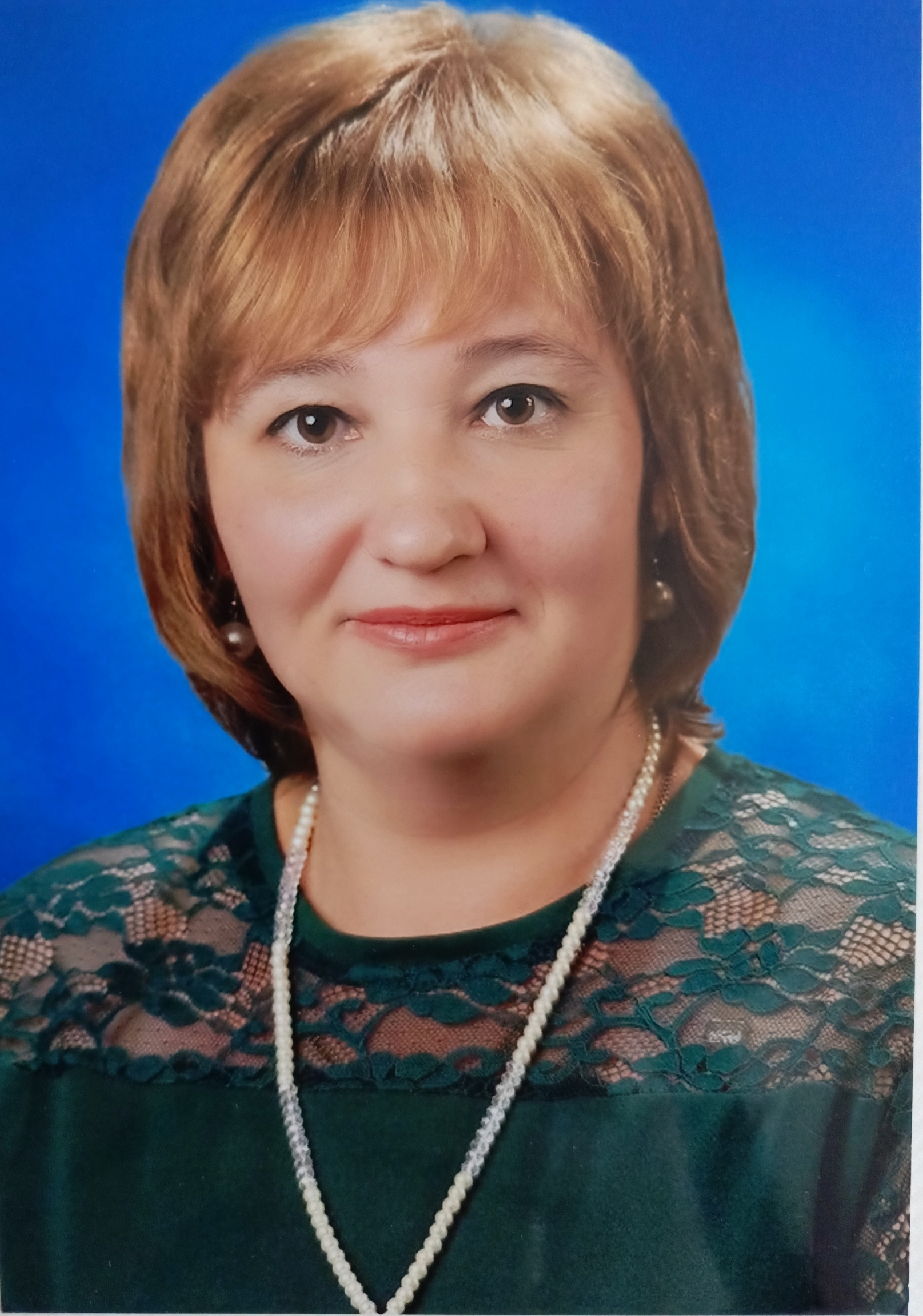 Педагог высшей категории Скокова Елена Николаевна.